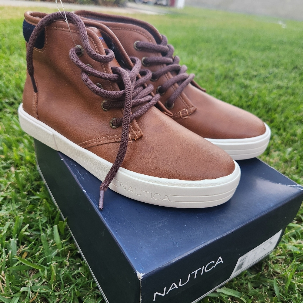 New Tommy Hilfiger youth tan boot size 2